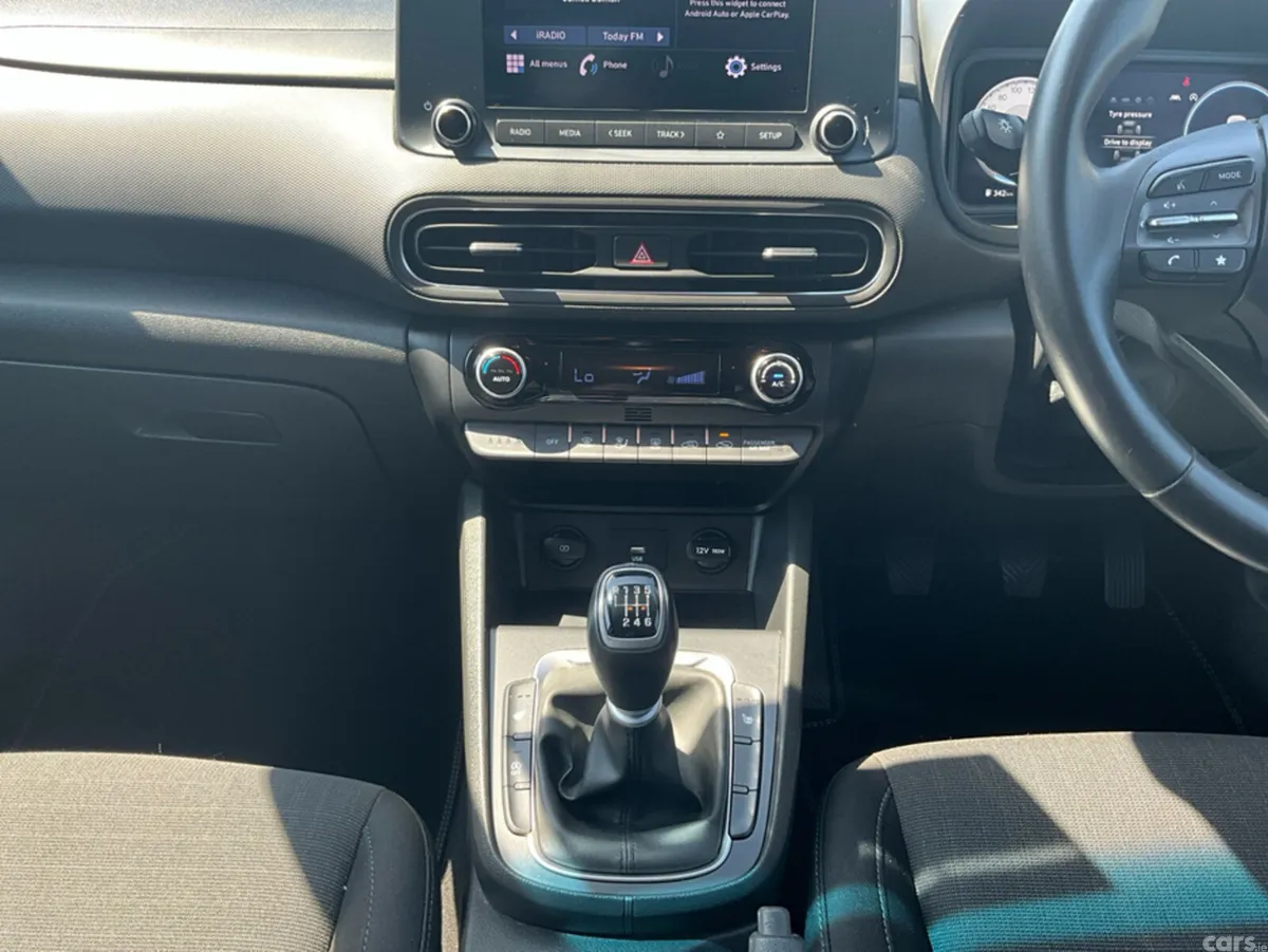 Hyundai KONA MPV, Petrol, 2023, White