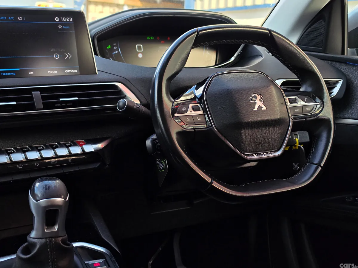 Peugeot 5008 MPV, Diesel, 2018, Grey