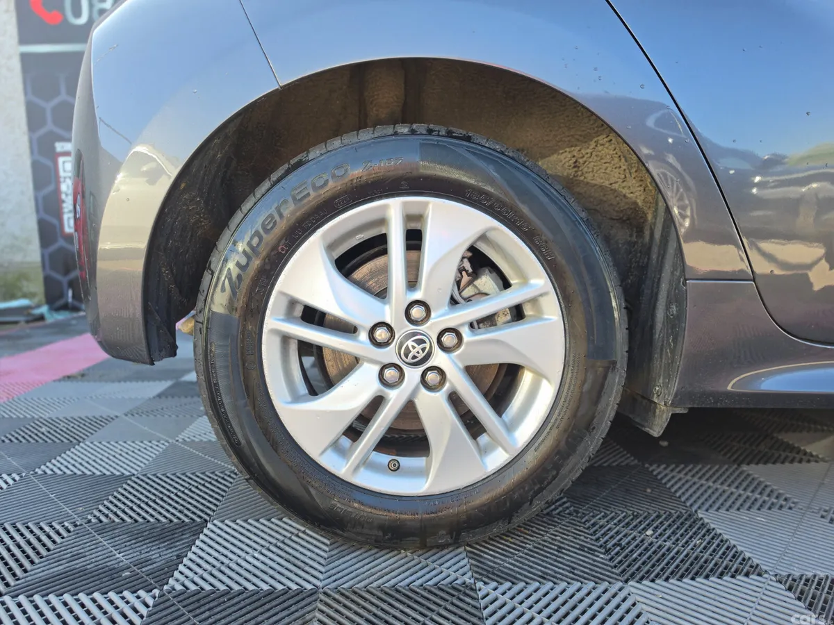 Toyota Yaris Hatchback, Petrol Hybrid, 2024, Grey