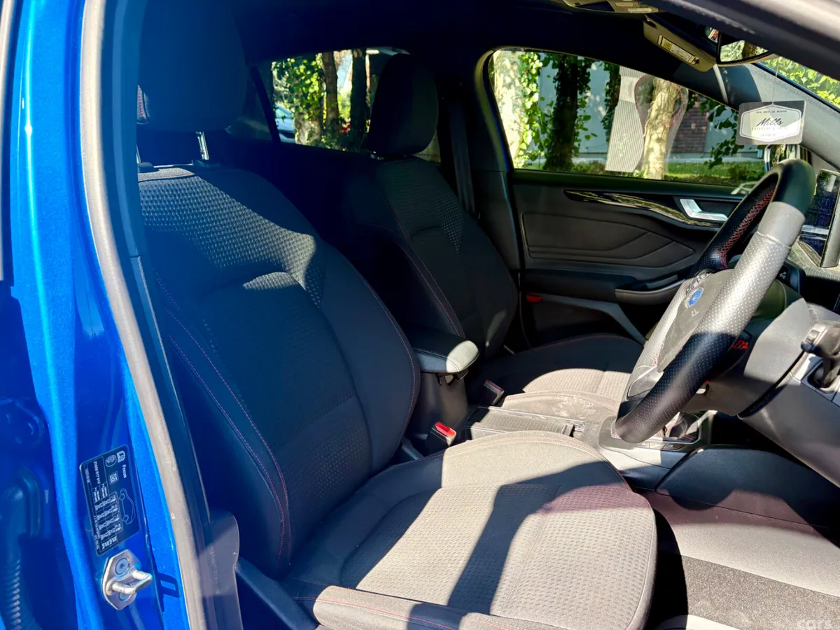 Ford Focus Hatchback, Diesel, 2021, Blue
