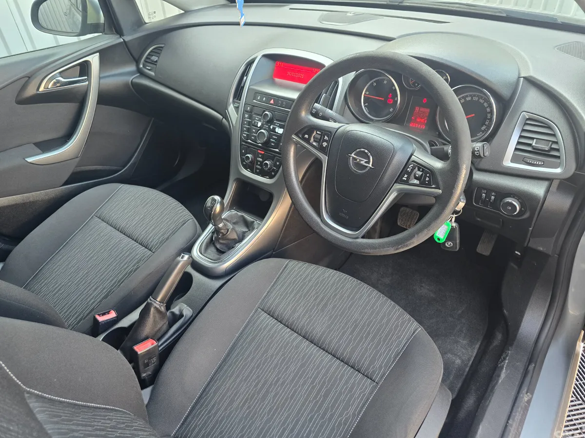 Opel Astra Hatchback, Diesel, 2014, Silver