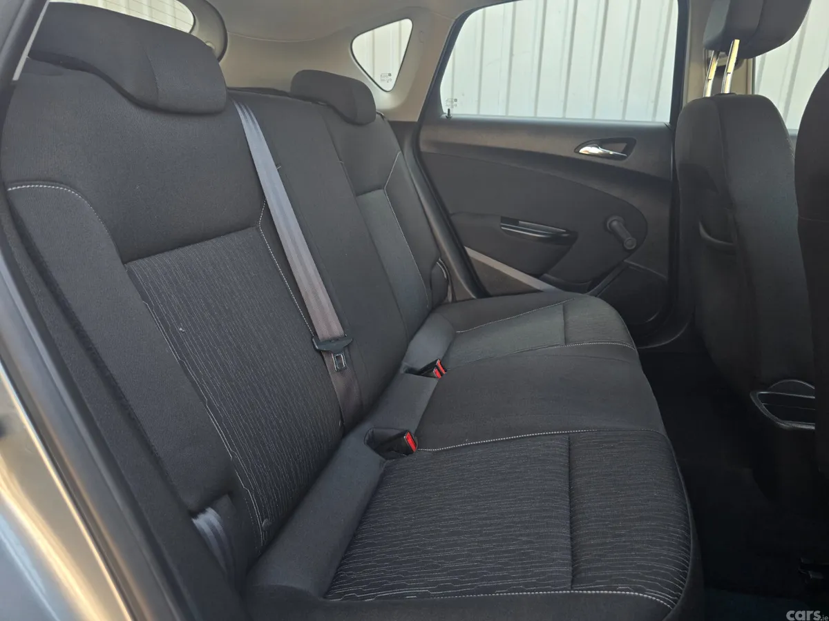 Opel Astra Hatchback, Diesel, 2014, Silver