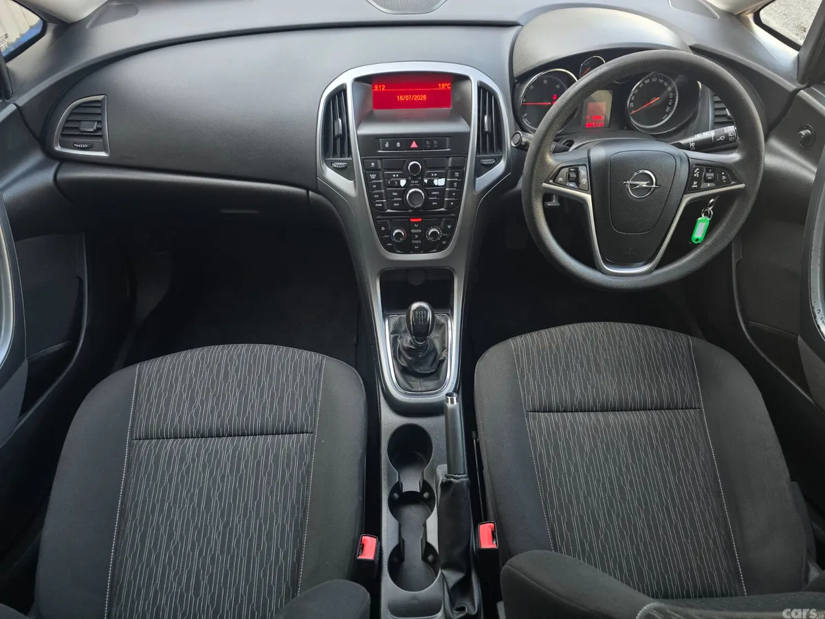 Opel Astra Hatchback, Diesel, 2014, Silver