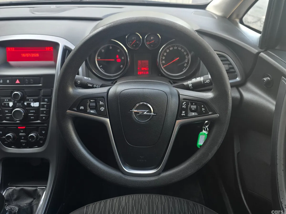 Opel Astra Hatchback, Diesel, 2014, Silver