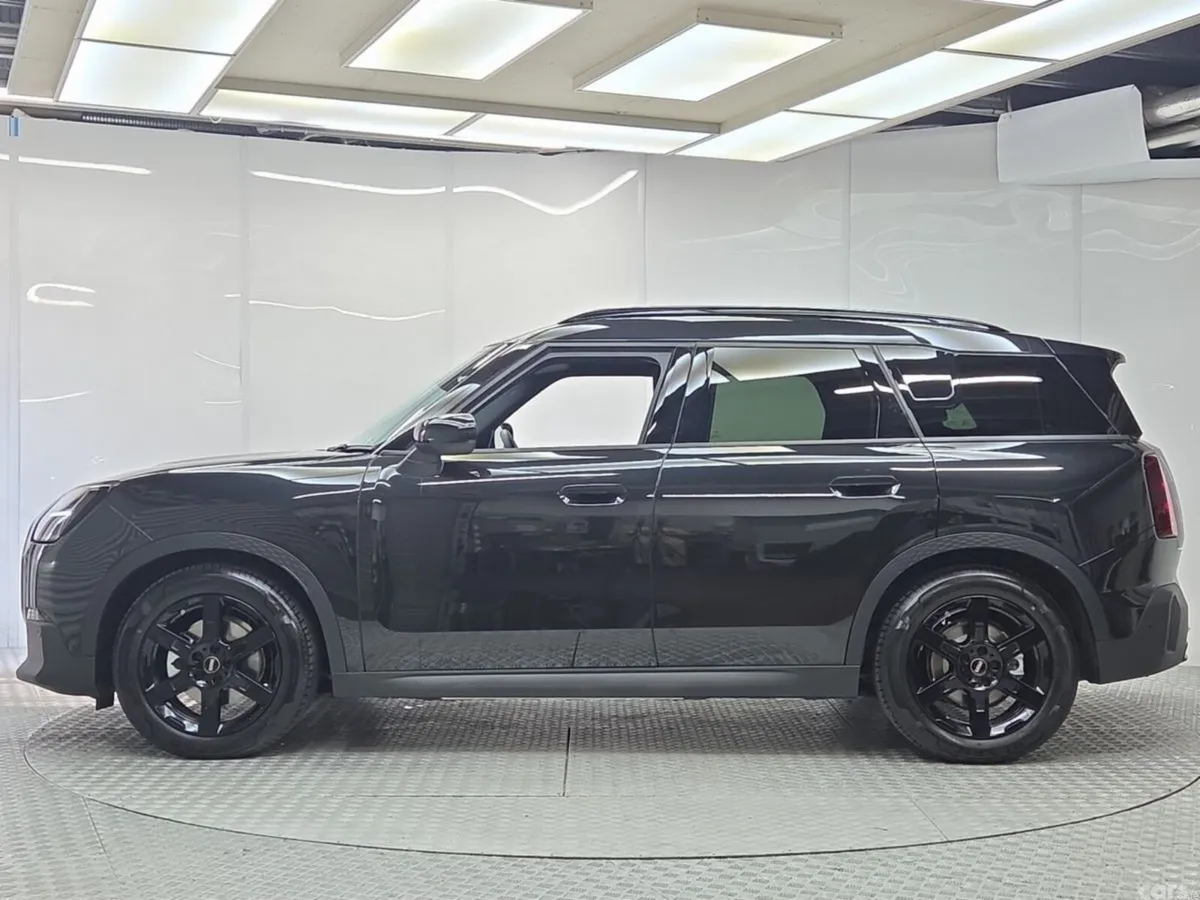 Mini Countryman SUV, Electric, 2026, Black