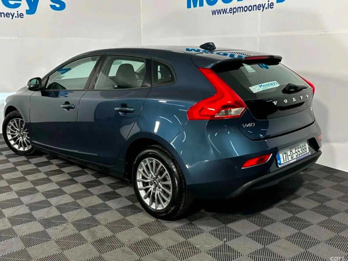 Volvo V40 Hatchback, Petrol, 2017, Blue