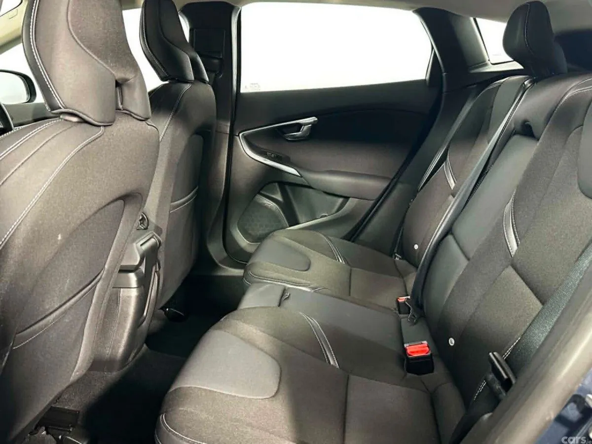Volvo V40 Hatchback, Petrol, 2017, Blue