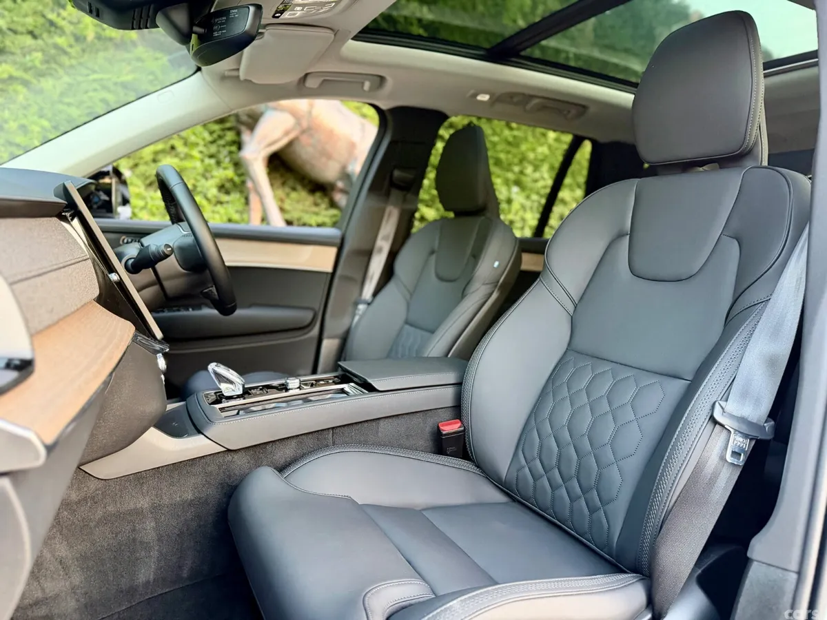 Volvo XC90 SUV, Petrol Plug-in Hybrid, 2025, White