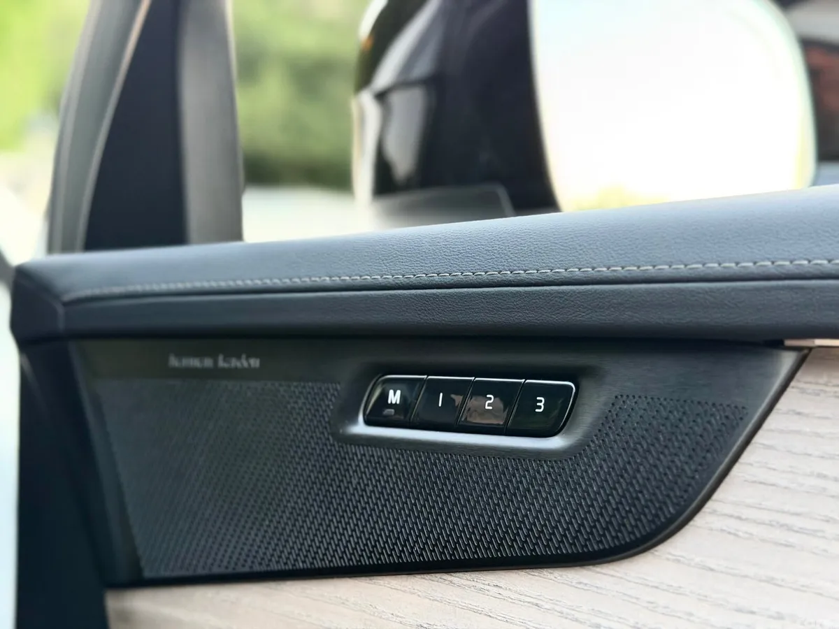 Volvo XC90 SUV, Petrol Plug-in Hybrid, 2025, White