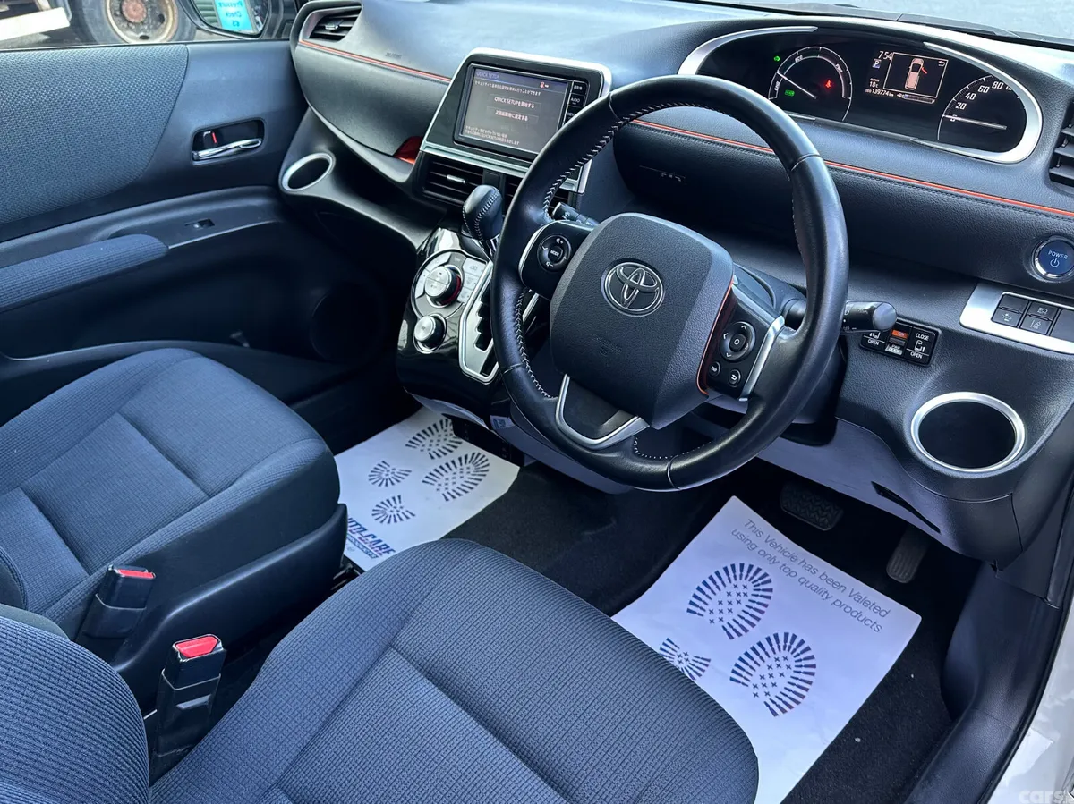 Toyota Sienta MPV, Petrol Hybrid, 2016, White