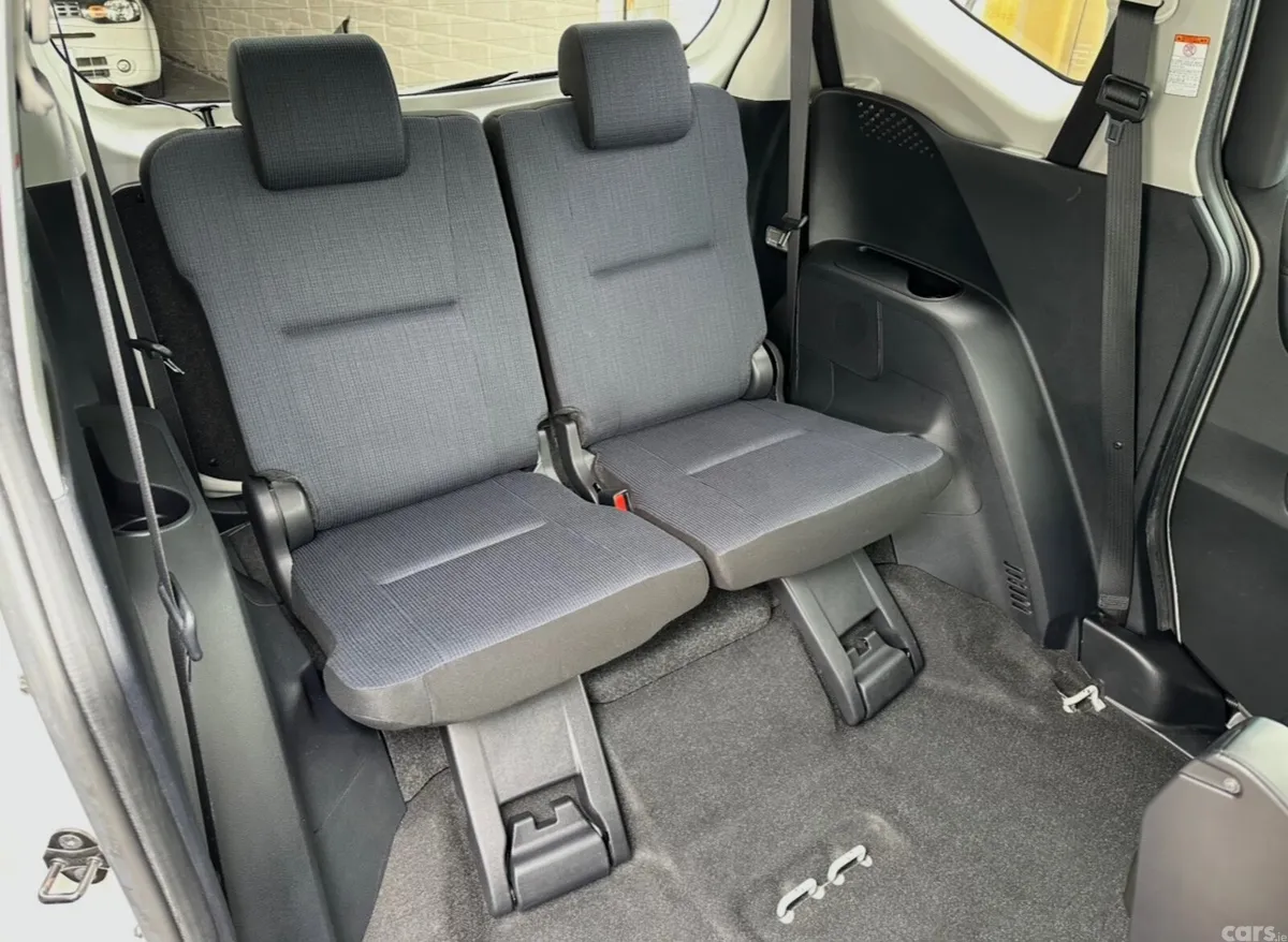 Toyota Sienta MPV, Petrol Hybrid, 2016, White