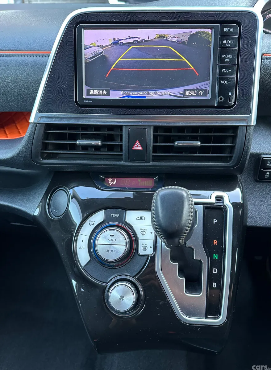 Toyota Sienta MPV, Petrol Hybrid, 2016, White