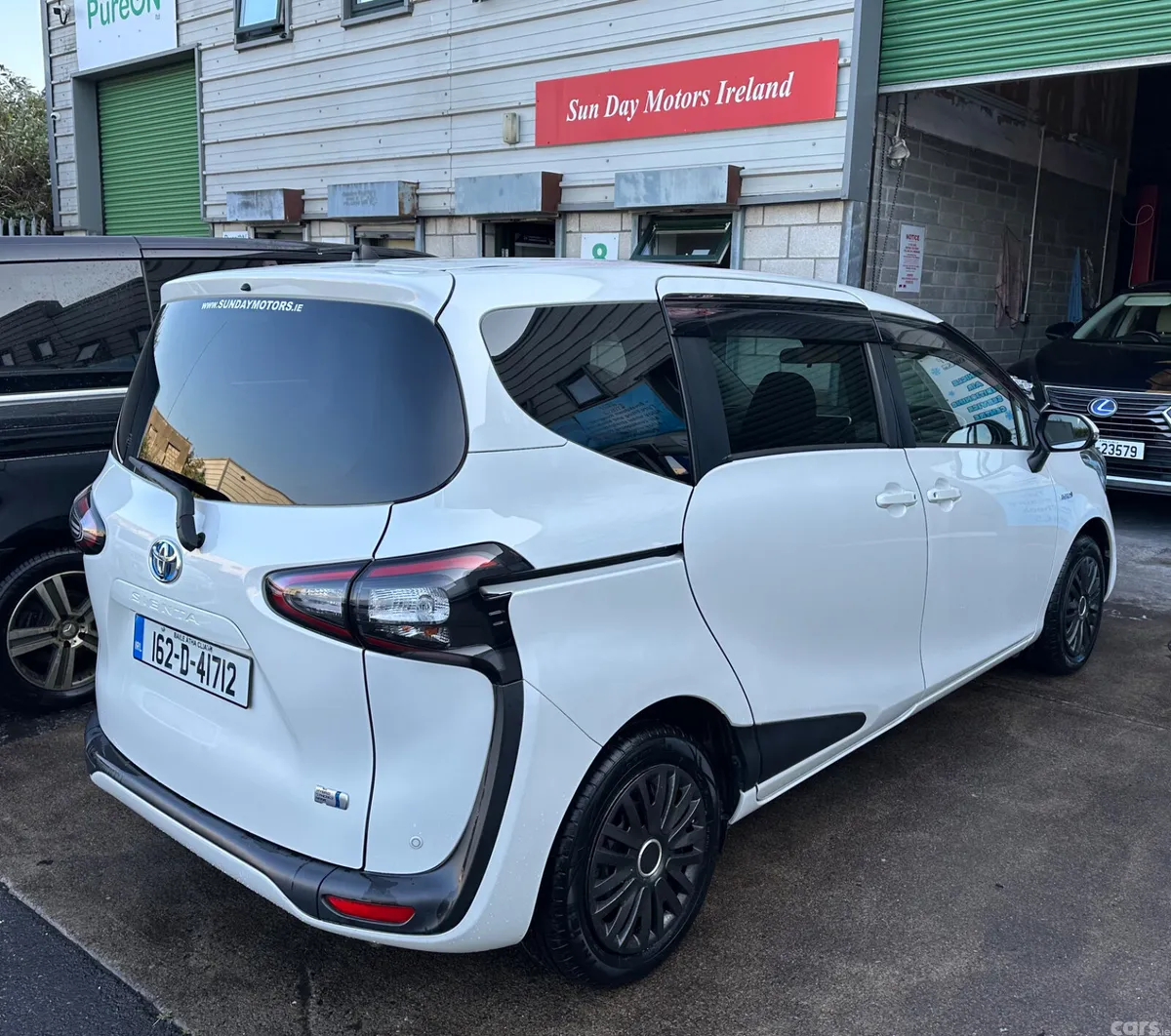 Toyota Sienta MPV, Petrol Hybrid, 2016, White