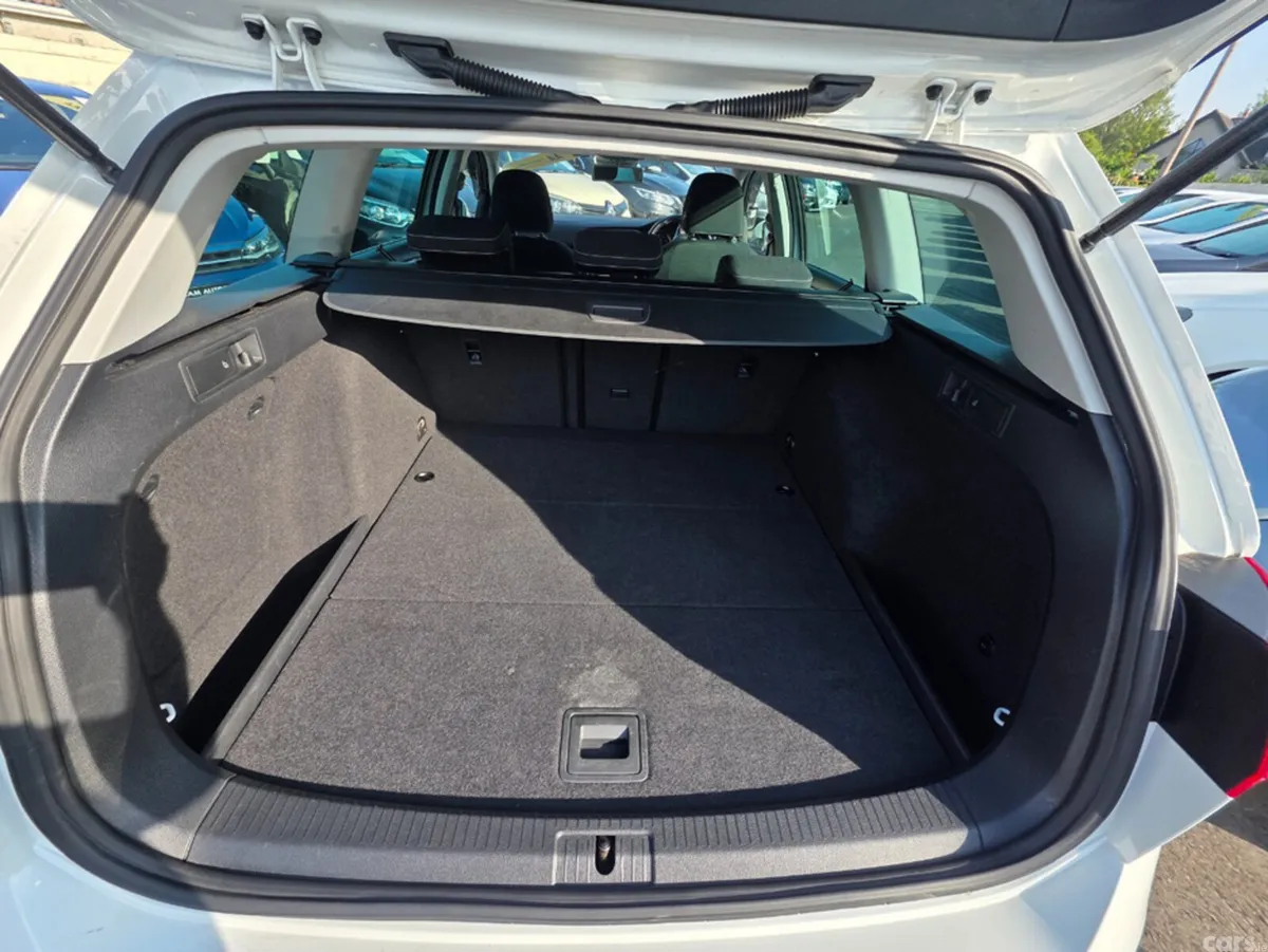 Volkswagen Golf Estate, Petrol, 2014, White