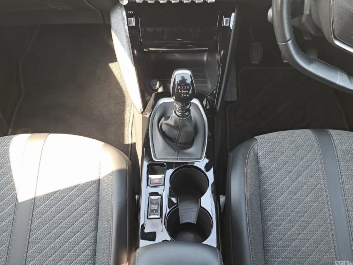 Peugeot 2008 MPV, Petrol, 2024, Blue