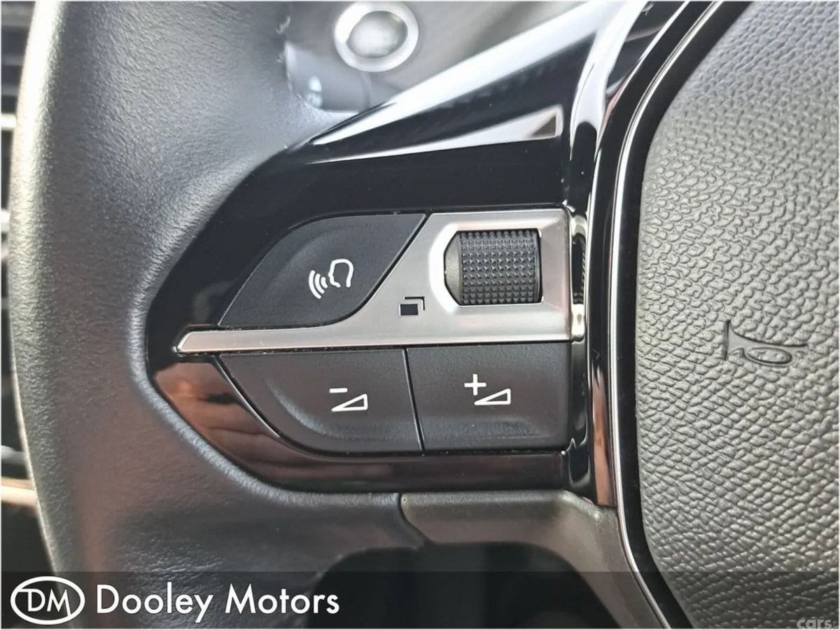 Peugeot 2008 MPV, Petrol, 2024, Blue