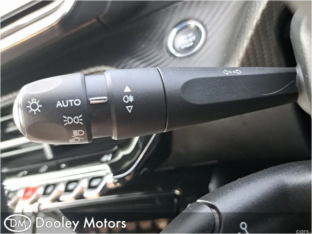 Peugeot 2008 MPV, Petrol, 2024, Blue