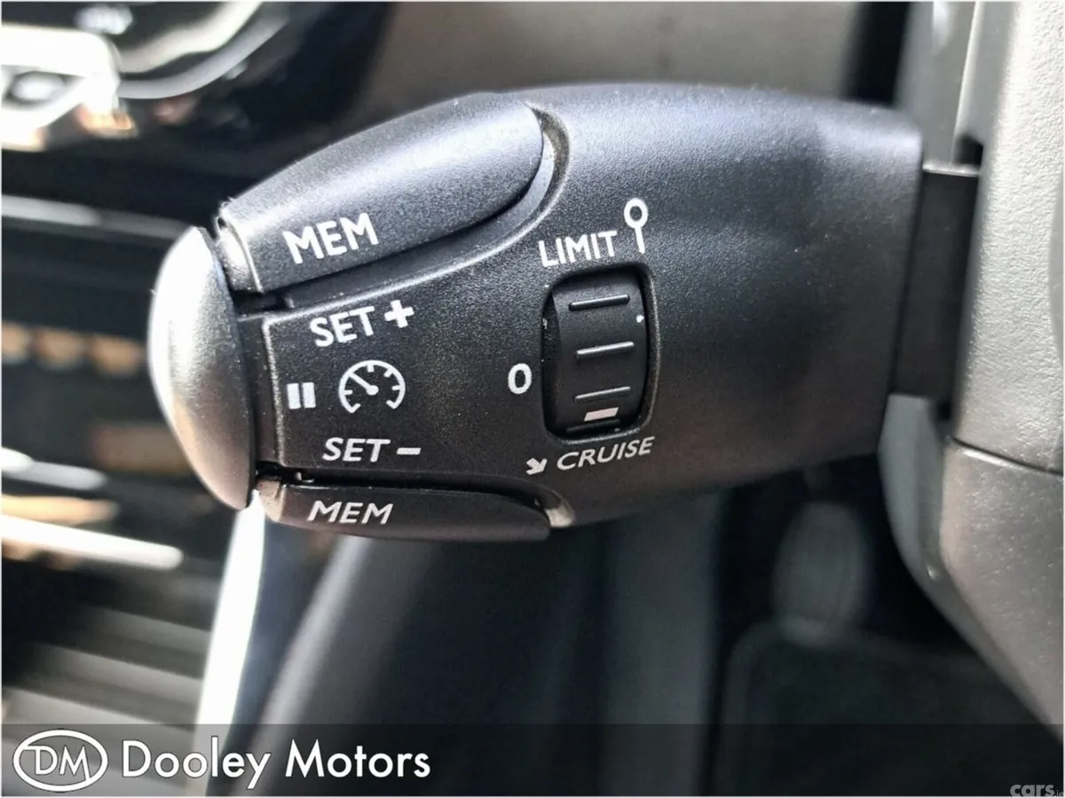 Peugeot 2008 MPV, Petrol, 2024, Blue