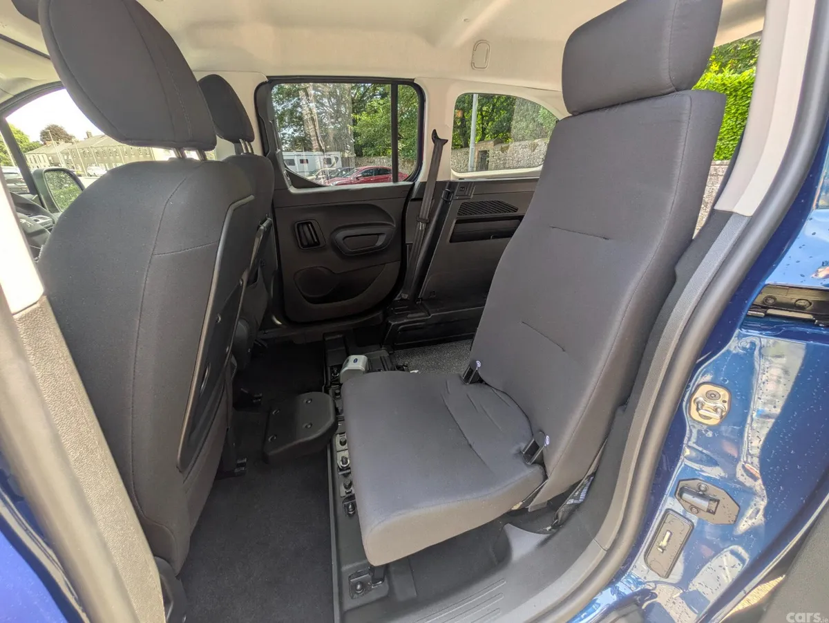 Peugeot Rifter MPV, Diesel, 2024, Blue