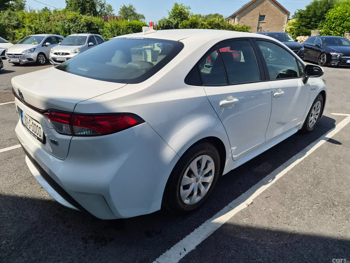 Toyota Corolla Saloon, Petrol Hybrid, 2019, White