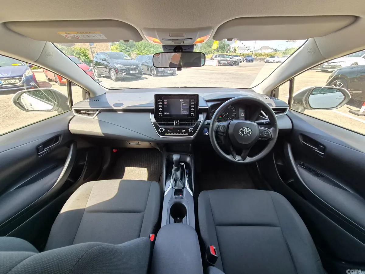 Toyota Corolla Saloon, Petrol Hybrid, 2019, White