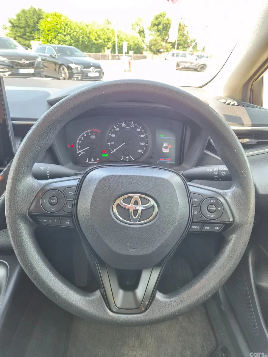 Toyota Corolla Saloon, Petrol Hybrid, 2019, White
