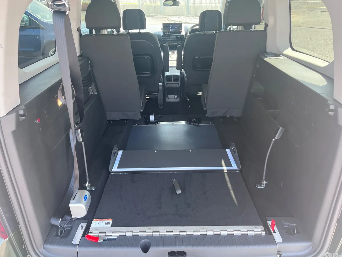 Peugeot Rifter MPV, Diesel, 2027, Silver