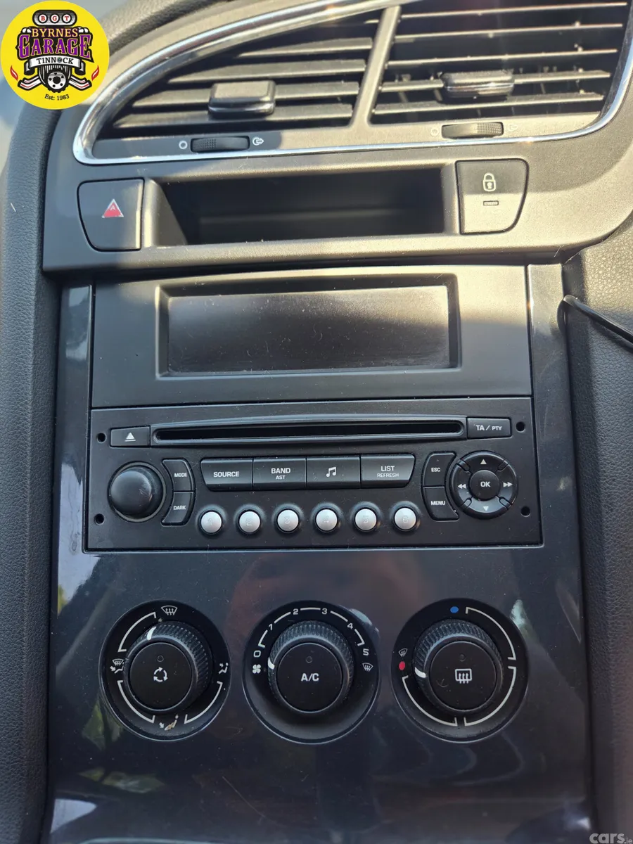 Peugeot 5008 MPV, Diesel, 2010, Black