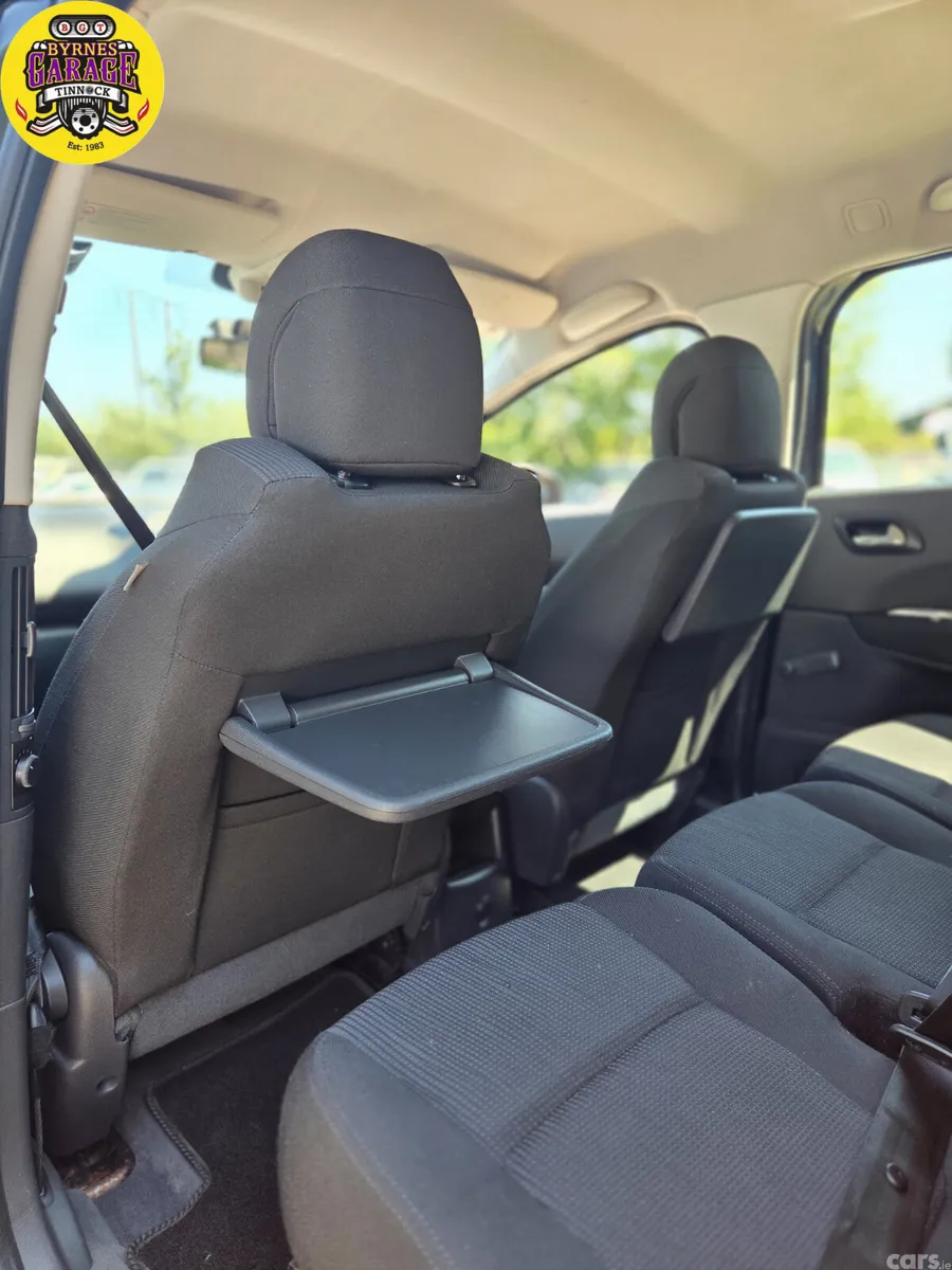 Peugeot 5008 MPV, Diesel, 2010, Black