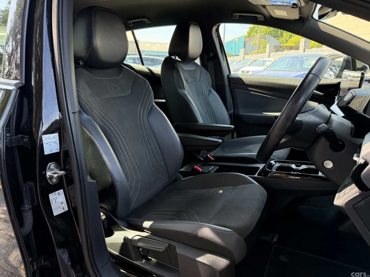 Volkswagen ID.4 SUV, Electric, 2023, Black