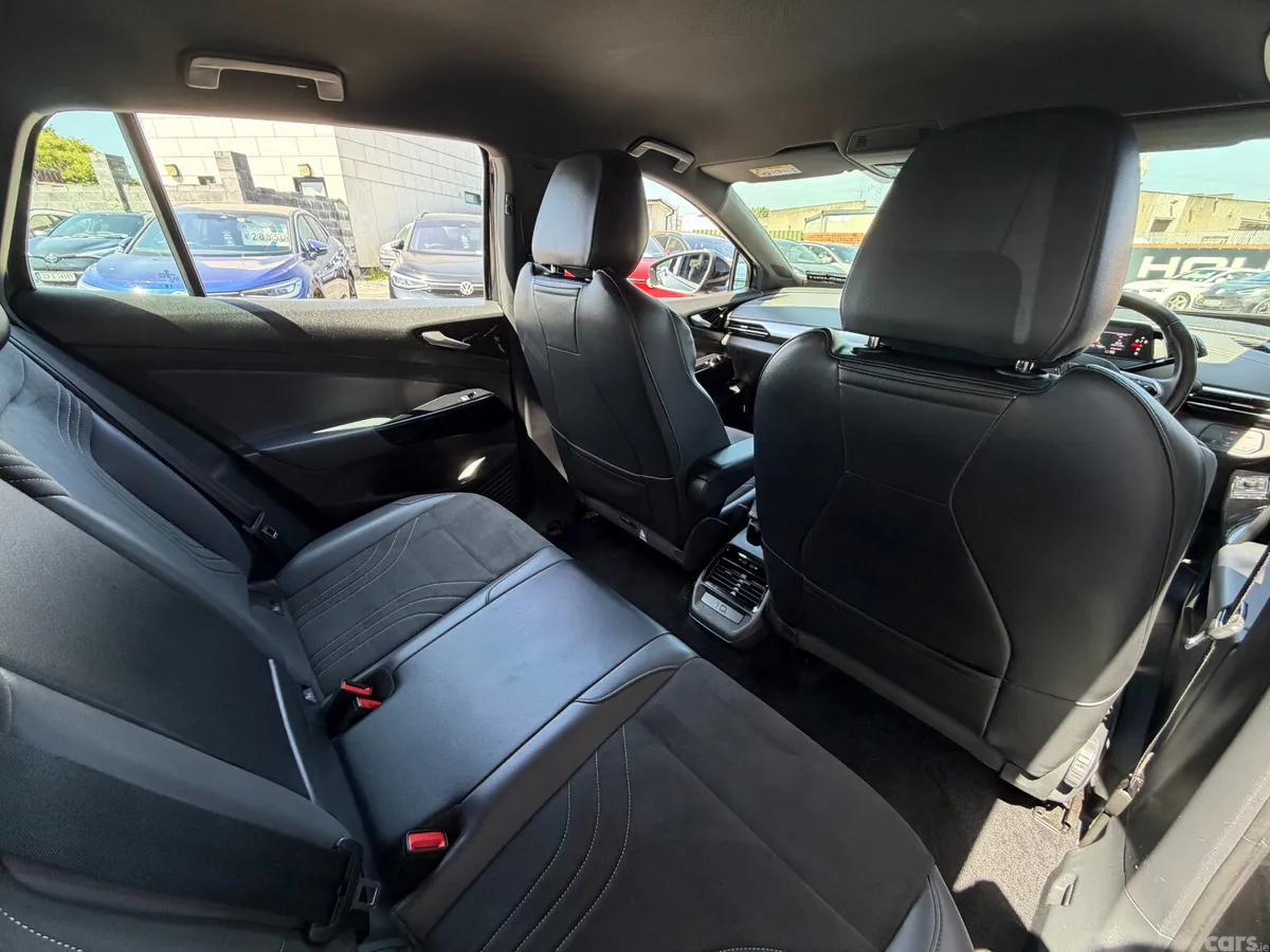 Volkswagen ID.4 SUV, Electric, 2023, Black