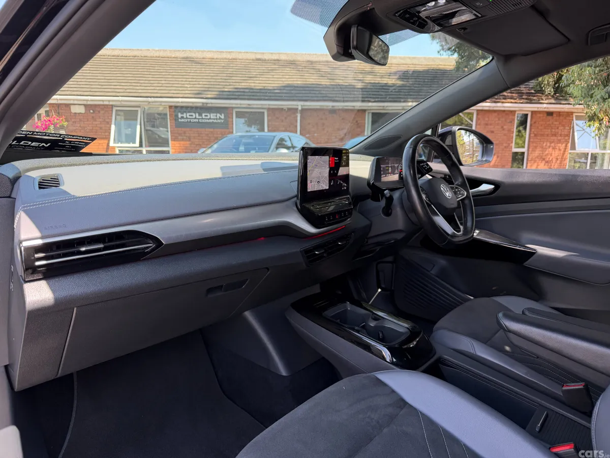Volkswagen ID.4 SUV, Electric, 2023, Black