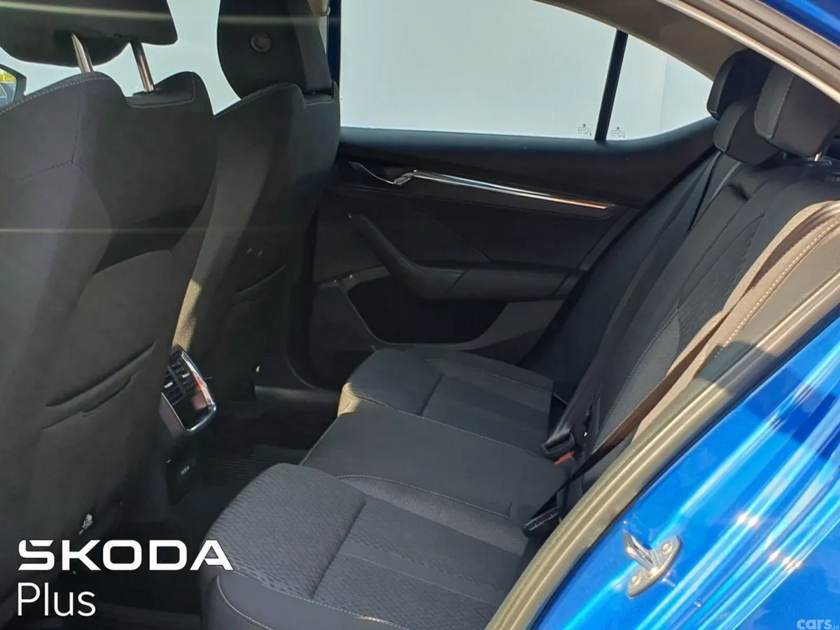 Skoda Octavia Saloon, Diesel, 2024, Blue