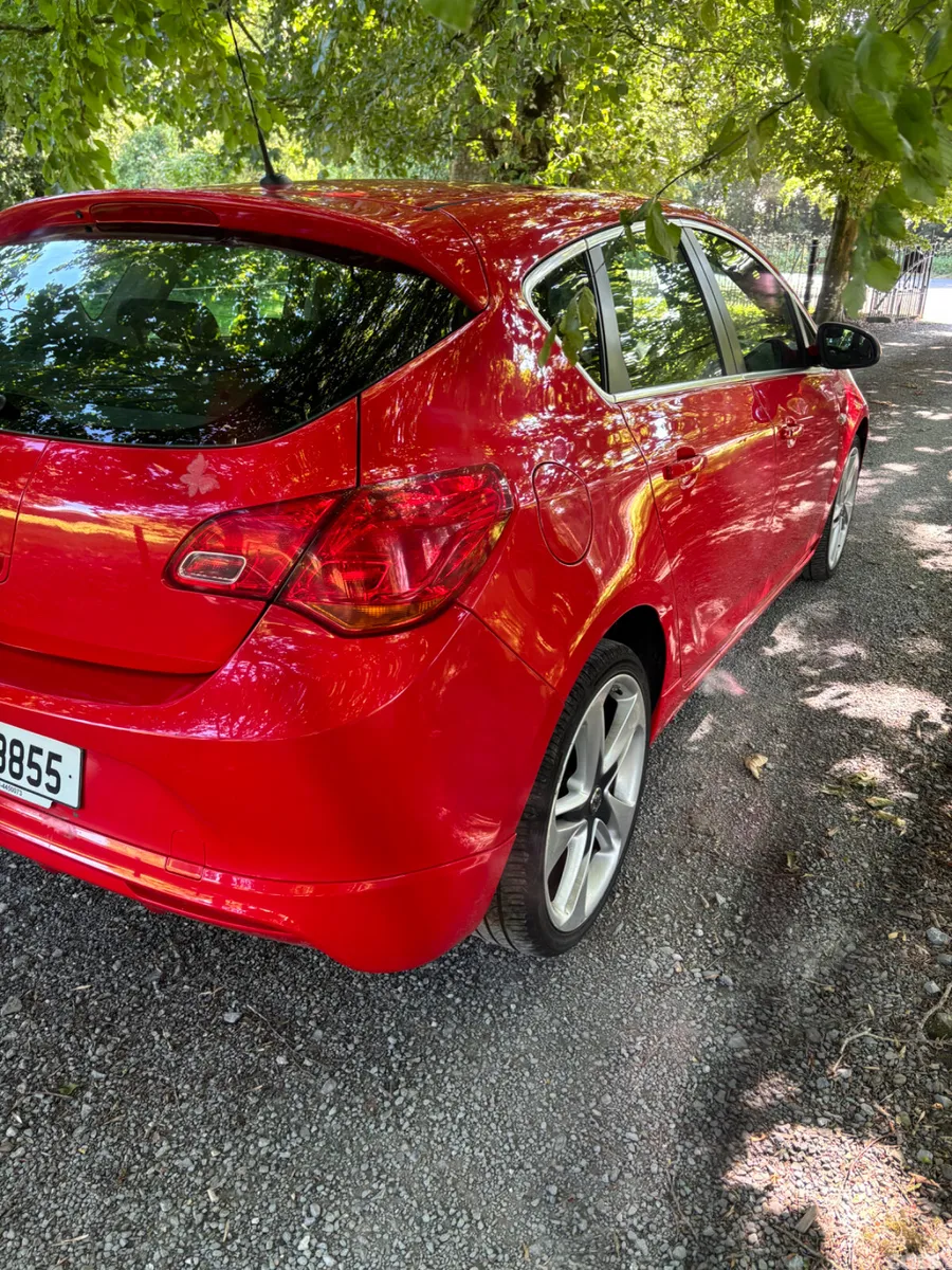 Opel Astra Hatchback, Diesel, 2015, Red