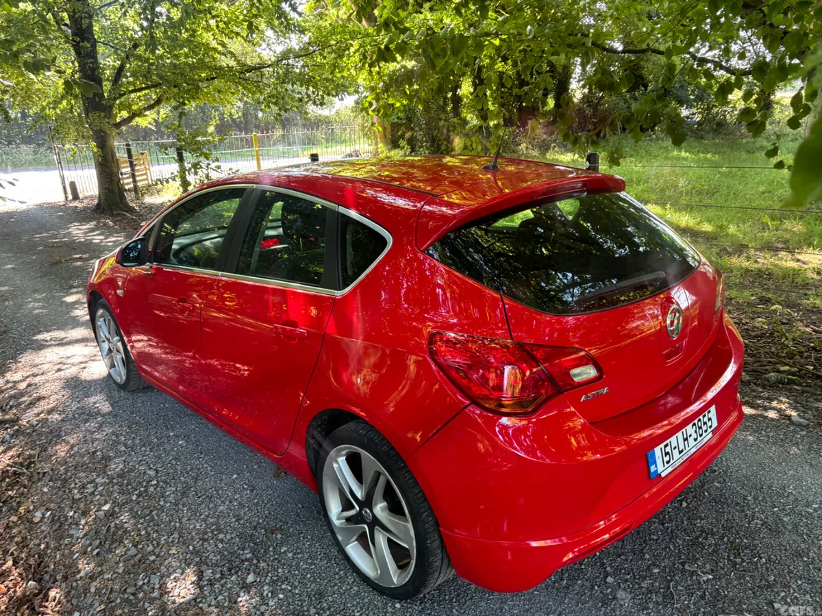 Opel Astra Hatchback, Diesel, 2015, Red
