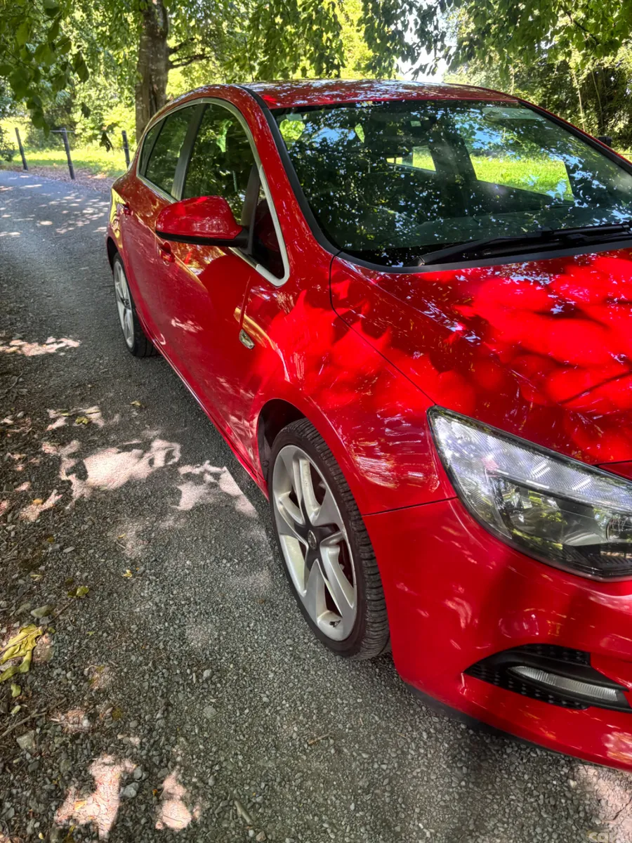 Opel Astra Hatchback, Diesel, 2015, Red