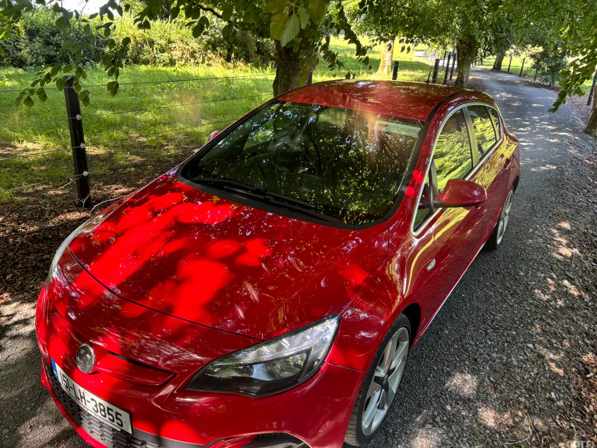 Opel Astra Hatchback, Diesel, 2015, Red