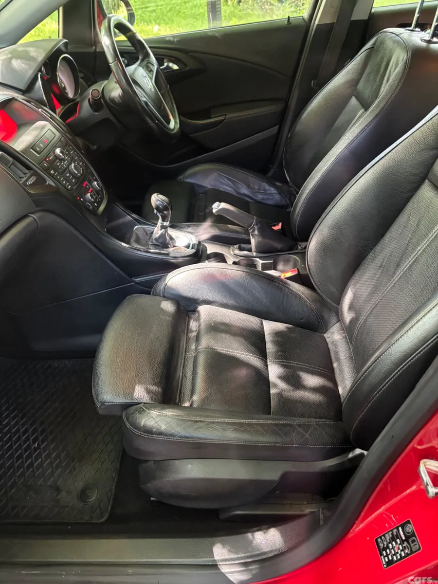 Opel Astra Hatchback, Diesel, 2015, Red