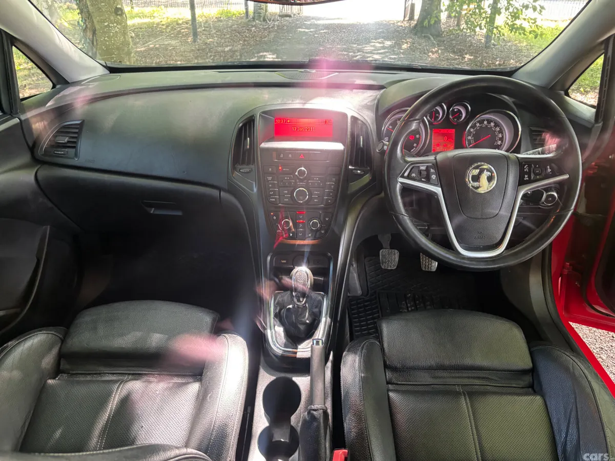 Opel Astra Hatchback, Diesel, 2015, Red