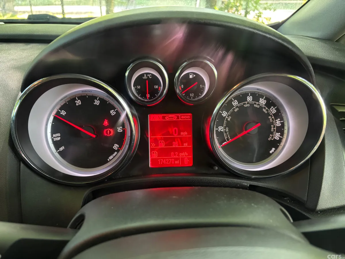 Opel Astra Hatchback, Diesel, 2015, Red
