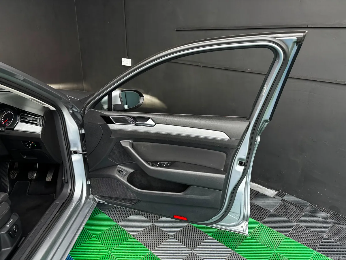 Volkswagen Passat Saloon, Diesel, 2022, Grey