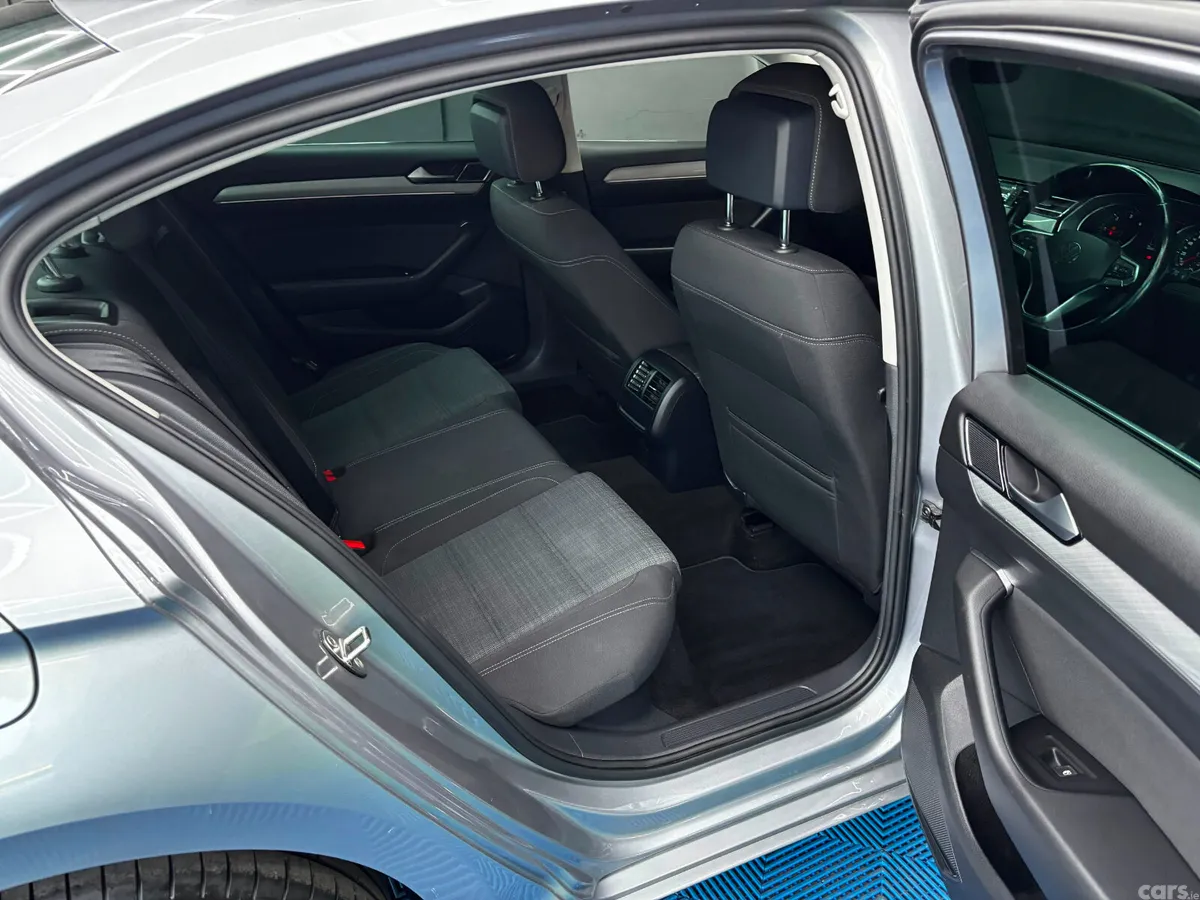 Volkswagen Passat Saloon, Diesel, 2022, Grey
