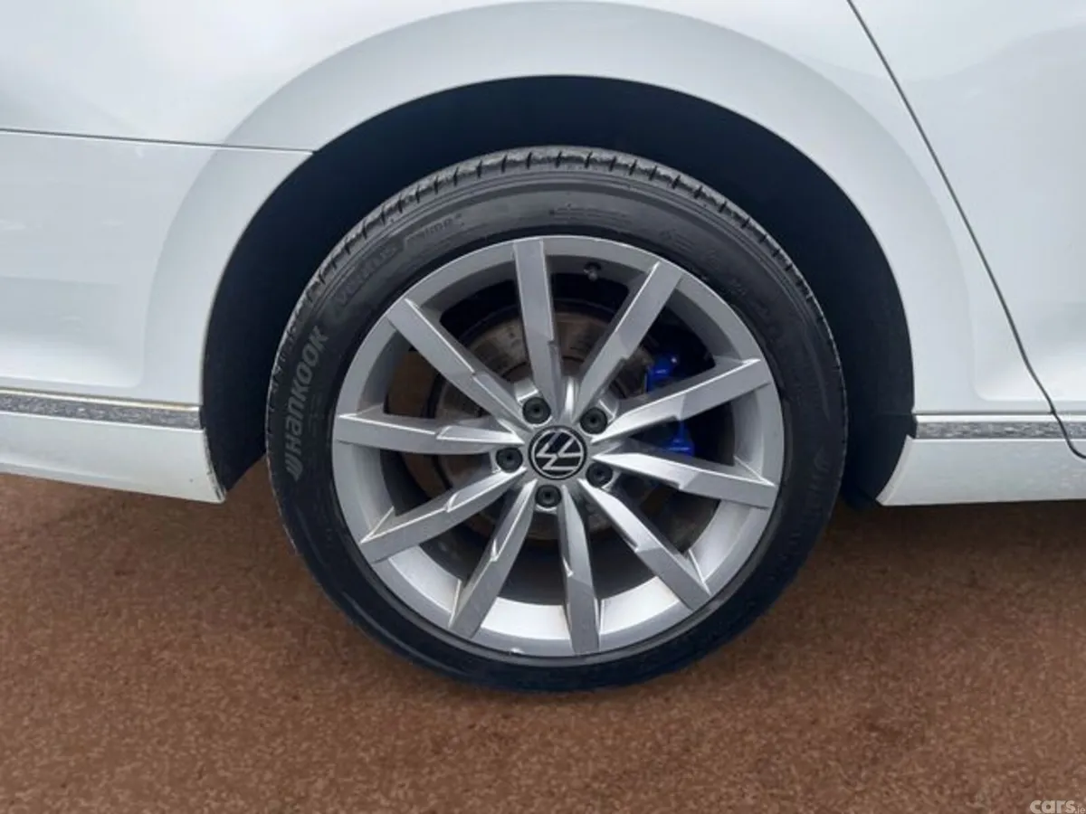 Volkswagen Passat Estate, Petrol Plug-in Hybrid, 2023, White