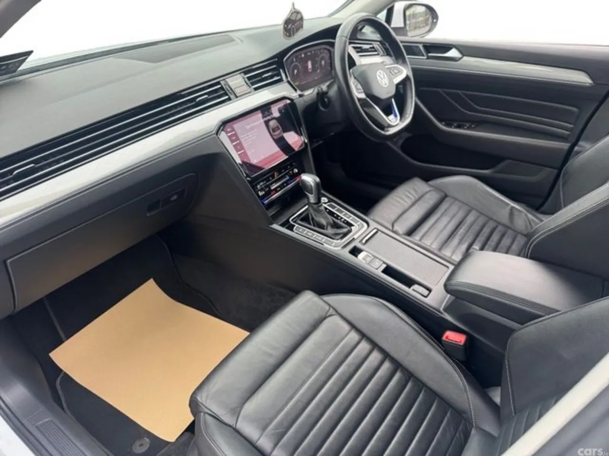 Volkswagen Passat Estate, Petrol Plug-in Hybrid, 2023, White