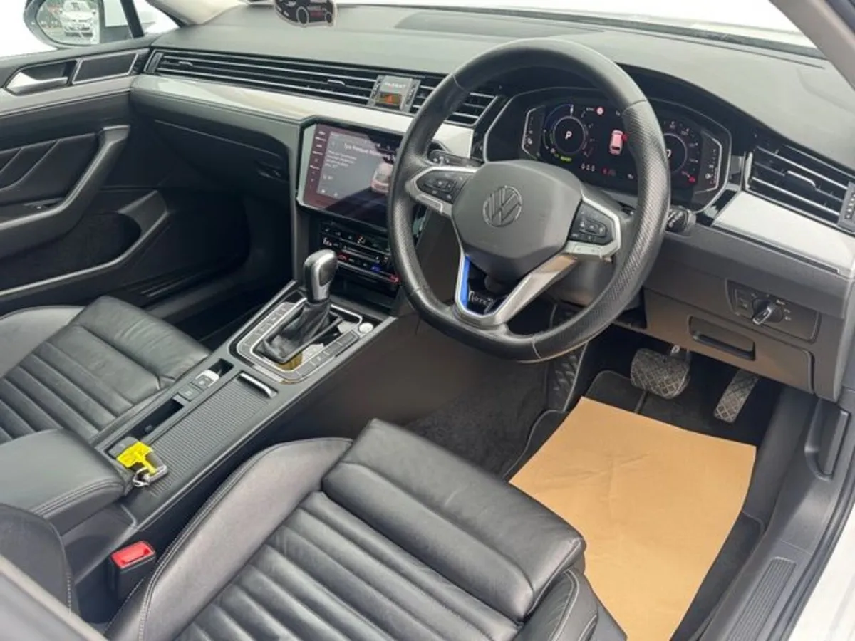 Volkswagen Passat Estate, Petrol Plug-in Hybrid, 2023, White