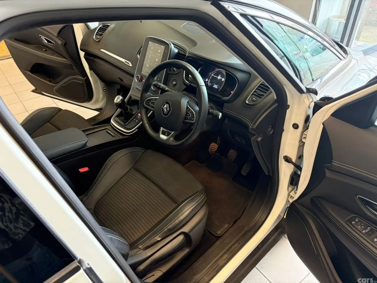 Renault Grand Scenic Hatchback, Petrol, 2019, White