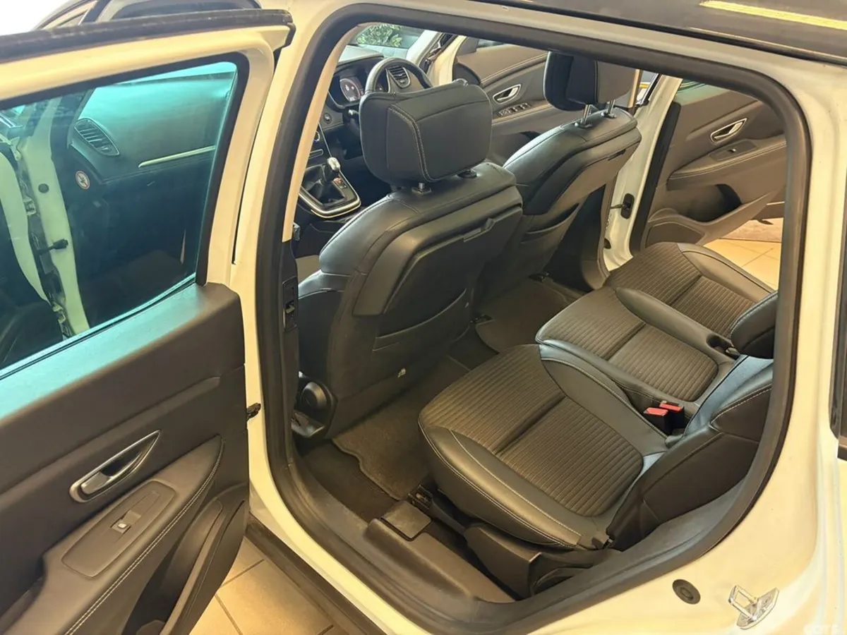 Renault Grand Scenic Hatchback, Petrol, 2019, White