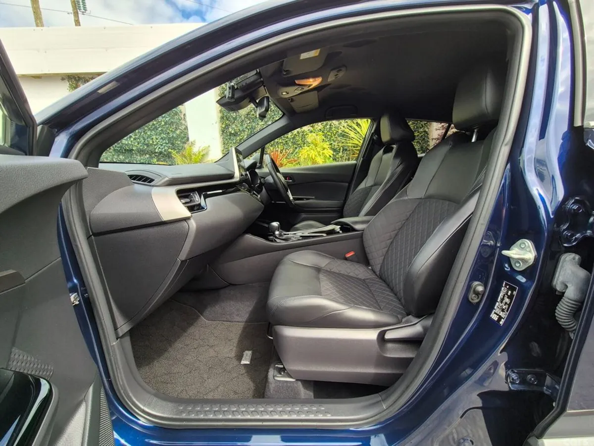 Toyota C-HR SUV, Petrol Hybrid, 2021, Blue