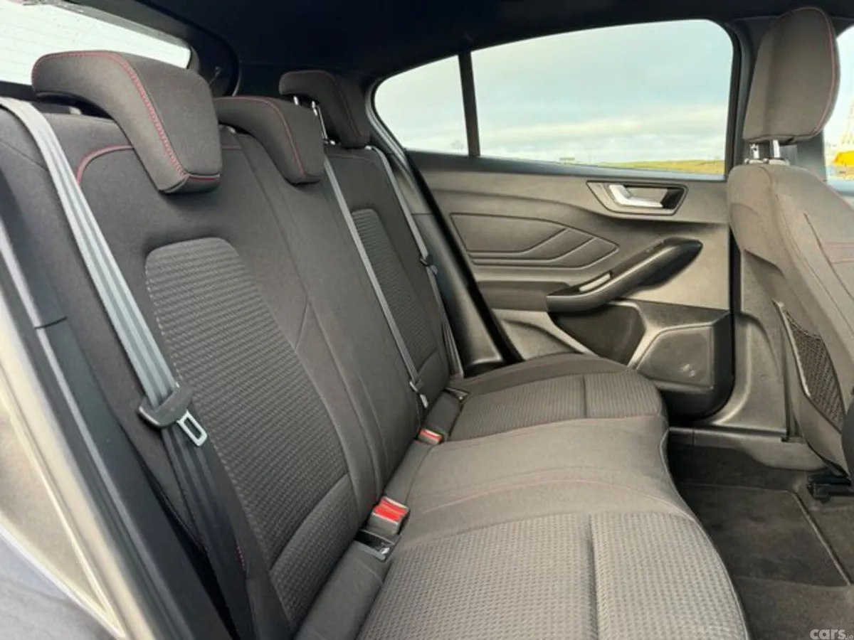 Ford Focus Hatchback, Petrol, 2024, Grey