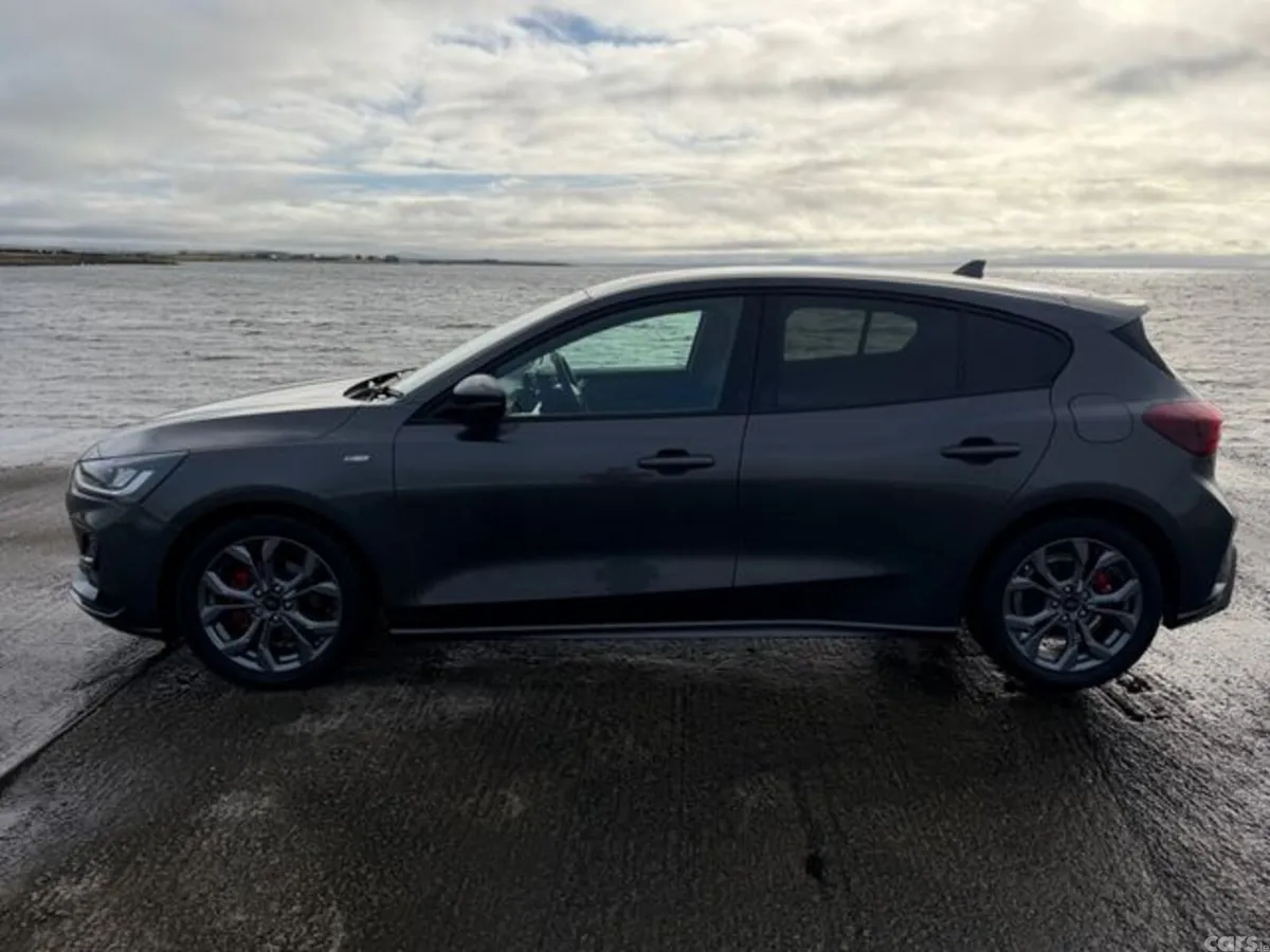 Ford Focus Hatchback, Petrol, 2024, Grey